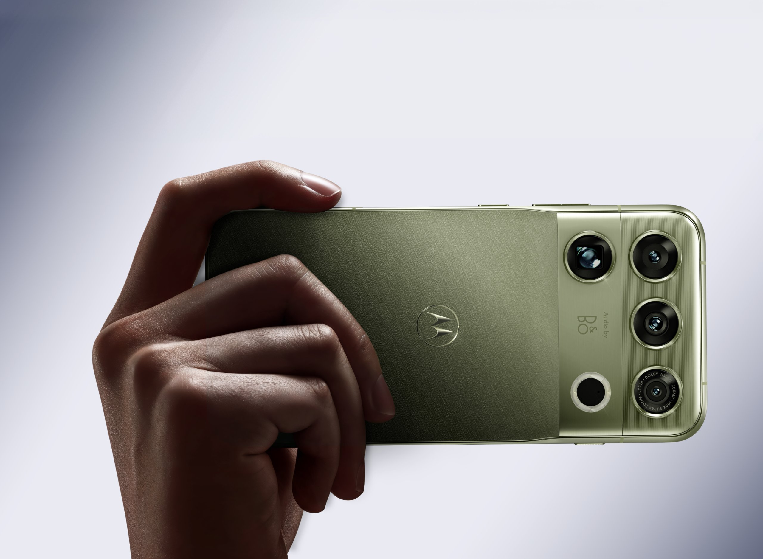 Motorola Signature 27 на Snapdragon 8 Elite Extreme Gen 6 показали официально