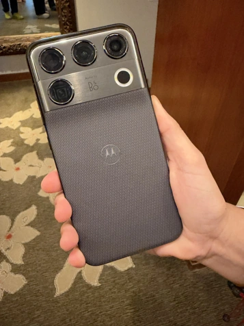 Motorola Signature 27 во всей красе на живых фото и видео
