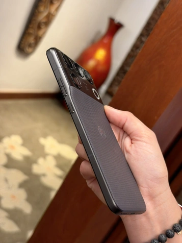 Motorola Signature 27 во всей красе на живых фото и видео