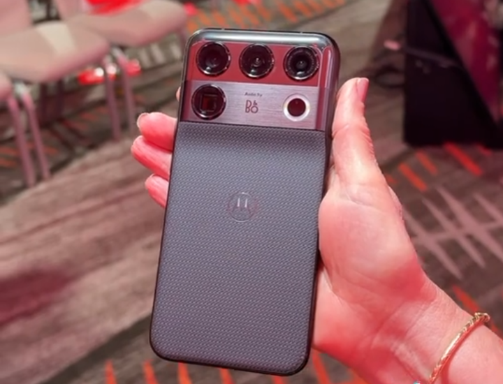 Motorola Signature 27 во всей красе на живых фото и видео