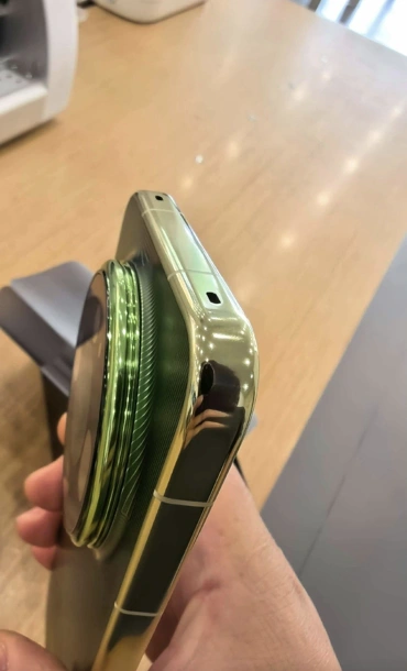 Серия Huawei Mate 90 на живых фото