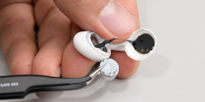 AirPods 5 впервые за 10 лет получили ненулевую оценку ремонтопригодности