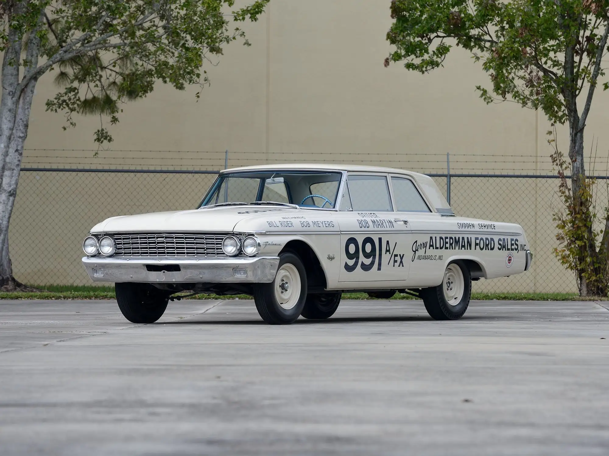 Эти монстры на колесах 1962 года: Plymouth Fury 413 vs Ford Galaxie 406!