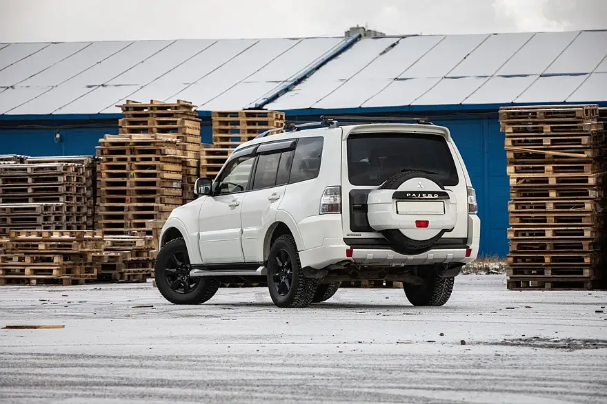 Интерьер Mitsubishi Pajero IV