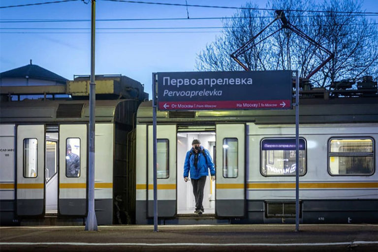 Не прислоняться знак для детей в метро нарисовать