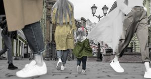 Как Москва перестала быть городом длинных ног и каблуков, а стала цитаделью «плоскостопия»