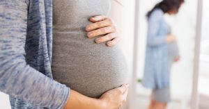 Глава комитета по вопросам семьи, женщин и детей обещает запретить суррогатное материнство