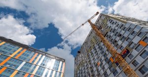 Больше всего цены на квартиры за год выросли в ЮАО — на 33,2%