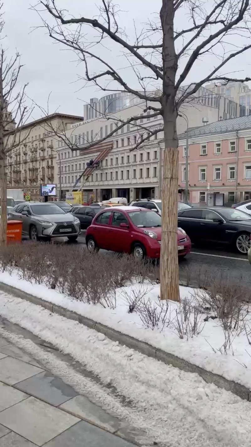 На театре Олега Табакова на Сухаревской повесили огромную букву Z - Москвич  Mag