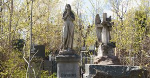 Прогулка по Даниловскому кладбищу: купцы, звезда шансона и Матрона, помогающая всем