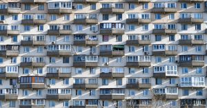 Продажи вторичного жилья в Москве за месяц упали на треть