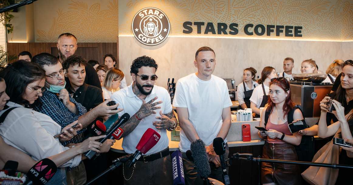 Star coffee арбат. Blackstar кофе. Кофейня Тимати. Stars Coffee. Star Coffee в России.