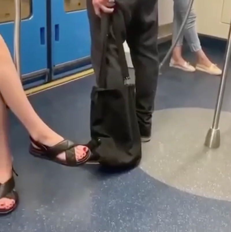 140 убойных фото женщин в метро: Мода на грани безумия!
