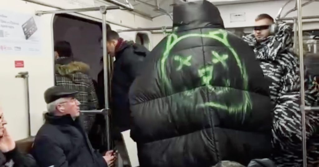Куртки в метро