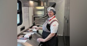 Сырники, супы, котлеты: в поездах из Москвы начали тестировать готовую кухню