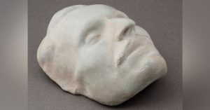 Посмертную маску Гоголя выставили на аукцион за 250 тысяч рублей