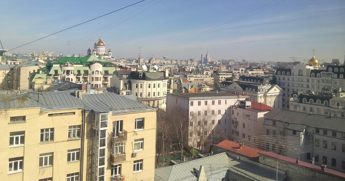 Вид из окна на Москву