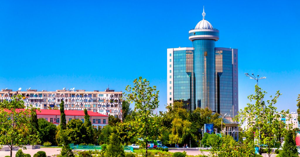 В Ташкенте при выяснении отношений одна девушка избила другую — видео