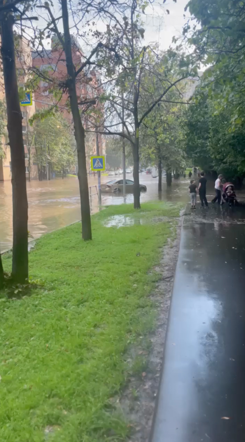 Калугу затопило. Ливень в Москве. Дождь на улице. На улице.