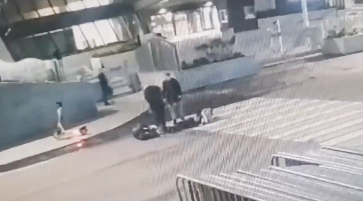 Видео с камер избиения Салтанат.