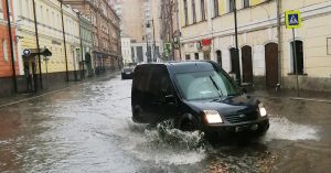 Из-за ливня во многих районах Москвы уже потоп — сегодня выпадет треть месячной нормы