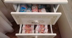 В квартире предполагаемого убийцы из Люблино нашли 44 млн рублей и 300 тыс. долларов наличными