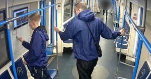 Вандальная лихорадка: двое парней исписали поезд на Таганско-Краснопресненской линии