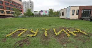 Коммунальщики убрали надпись «Путин» в Крылатском, где жители пытаются остановить застройку