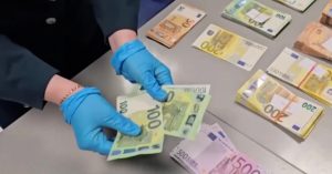 Во Внуково задержали пассажира, пытавшегося тайно провезти 70 тыс. евро наличными