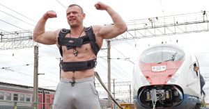 Атлет Денис Вовк сдвинул с места 650-тонный «Сапсан» и установил мировой рекорд