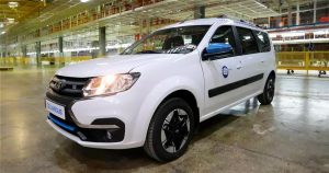 Первый электрокар Lada e-Largus появится в московских автосалонах и будет стоить от 3 млн рублей