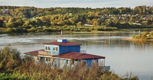 «Москвич за МКАДом»: в Тарусу за видами на Оку и к любимым местам Цветаевой и Паустовского