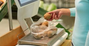 Самым подорожавшим за год продуктом стала картошка — цена на нее подскочила на 92%