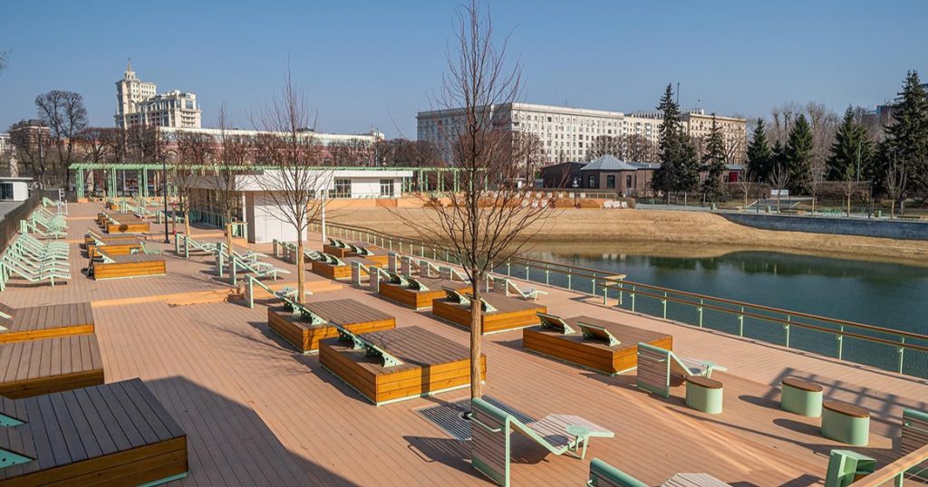 В парке Горького открыли зону отдыха возле Пионерского пруда