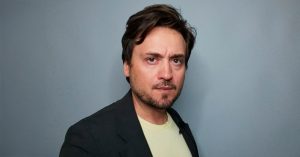 Актера из «Беспринципных» Руслана Алдонина избили возле бара «На кранах» на Цветном бульваре