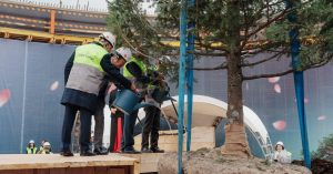 В «СберСити» посадили первое дерево в японском саду