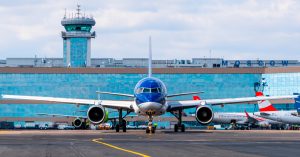Аэропорты Москвы возобновили работу после внезапной атаки беспилотников