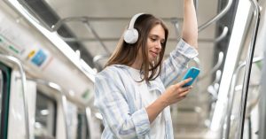 Билайн рассказал, как москвичи пользуются мобильным интернетом в метро