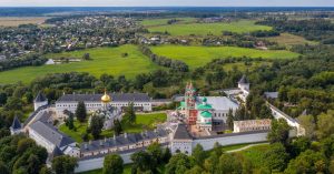 «Москвич за МКАДом»: в Звенигород за русской Швейцарией, пнем Чехова и колбаской из кролика