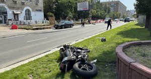 Мотоциклист насмерть сбил девушку на пешеходном переходе у «Академической»