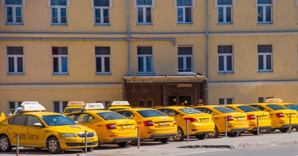 Из-за закона о локализации такси отрасль покинут 200 тыс. водителей