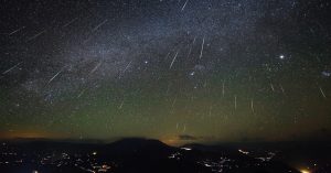 «Роскосмос» впервые запустит рейс из Москвы в Москву для наблюдения за метеорным потоком Геминиды