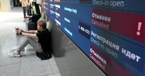 Московские аэропорты всю ночь не принимали и не отправляли рейсы из-за атаки беспилотников