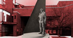 Сегодняшний памятник Любимову — это и памятник театру на Таганке, которого нет