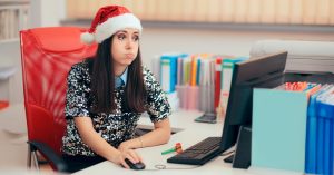 Почти каждый четвертый москвич — 22% — планирует работать в новогодние праздники