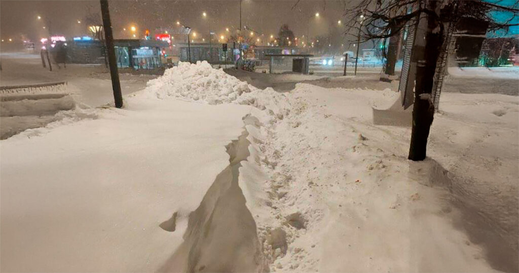 Высота сугробов в Москве сегодня побьет исторический рекорд