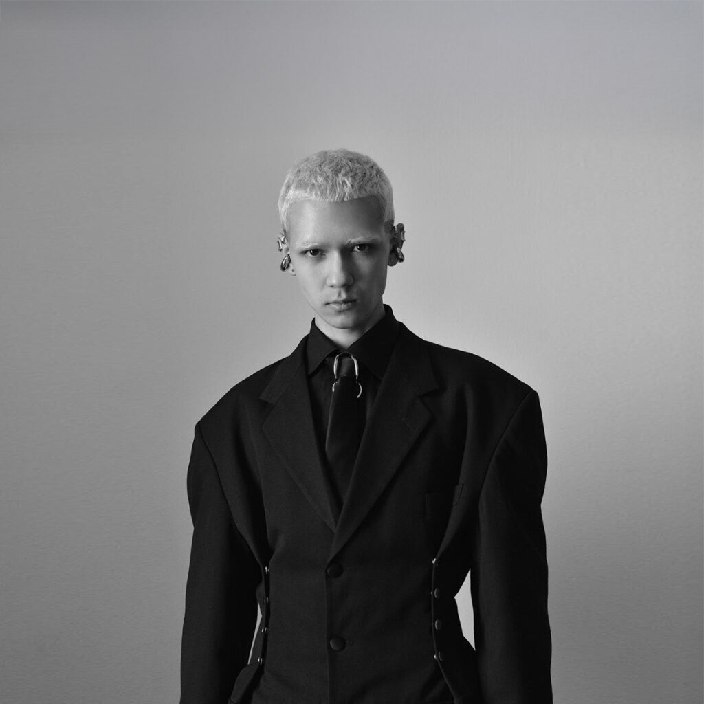 Почему вы должны меня знать: дизайнер и основатель апсайкл-бренда Verge Артем Гутников