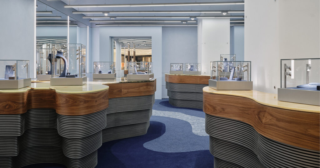 В галерее «Времена года» открылся бутик Alrosa Diamonds