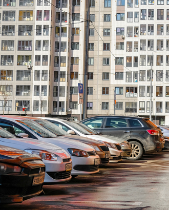 Каждая третья машина, стоящая в московском дворе, не выезжает годами