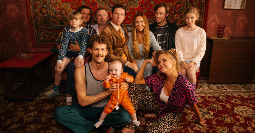 Новые сериалы романтизируют эпоху 2000-х, но не все было так радужно